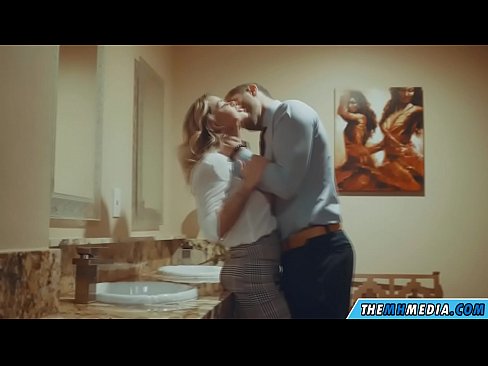 ❤️ Když vás na veřejných záchodcích svádí prsatá blondýna. Šukání video u cs.passionateembracespotlight.ru ❌️❤